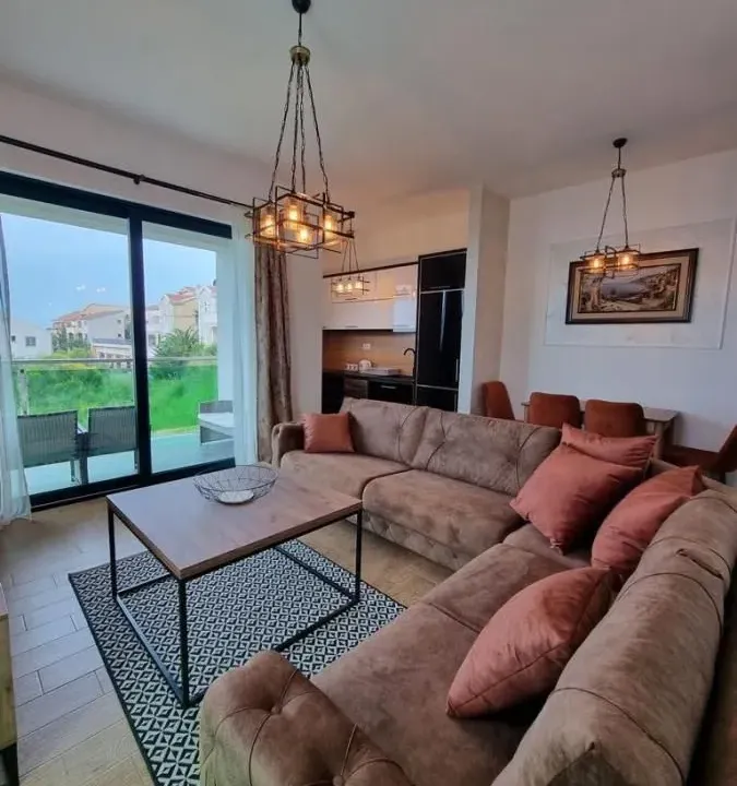 Prodaja, dvosoban stan, 70m², Bečići, Budva