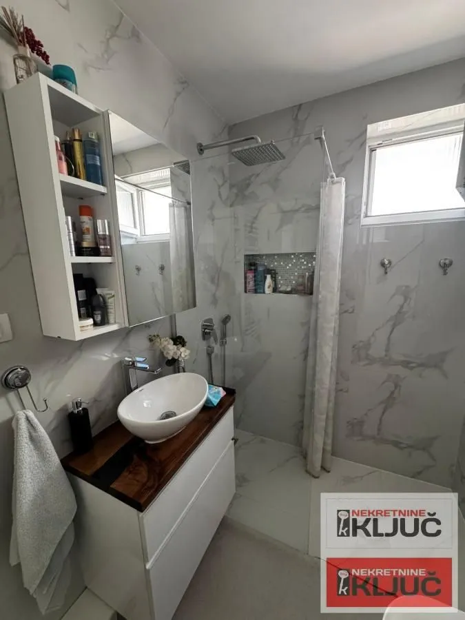 Prodaja, dvosoban stan, 57m², Lipov gaj, Novi Sad Sve Podlokacije