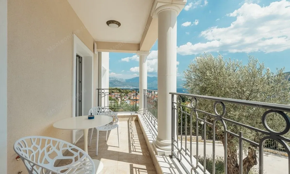 Prodaja, dvosoban stan, 73m², Herceg Novi, Crna Gora