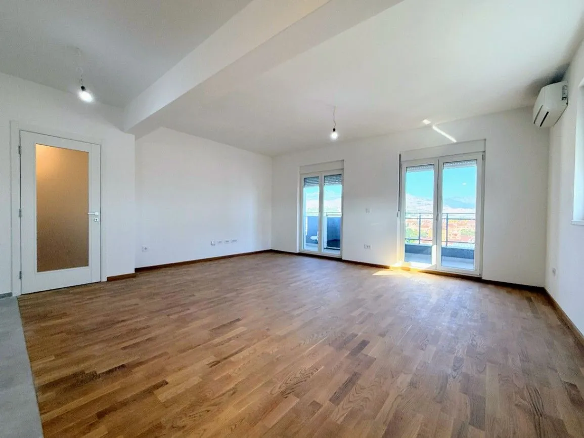 Prodaja, trosoban stan, 105m², Stari Aerodrom, Podgorica