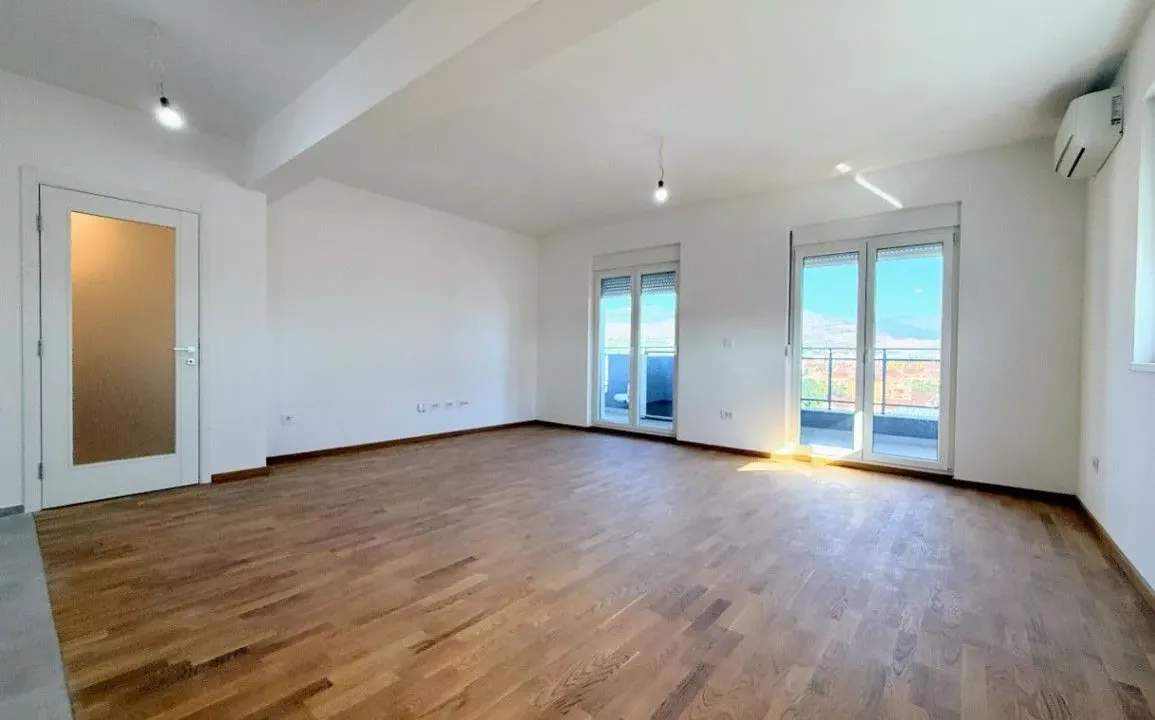 Prodaja, trosoban stan, 105m², Stari Aerodrom, Podgorica