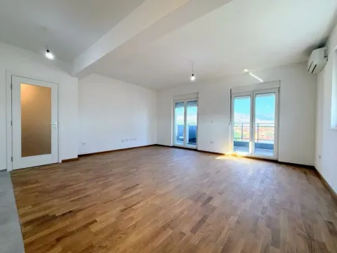 Prodaja, trosoban stan, 105m², Stari Aerodrom, Podgorica