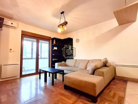 Izdavanje, jednosoban stan, 50m², City Kvart, Podgorica - image 2