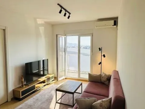 Prodaja, jednosoban stan, 44m², City Kvart, Podgorica - image 1