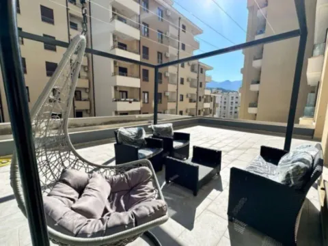 Izdavanje, jednosoban stan, 45m², Bečići, Budva