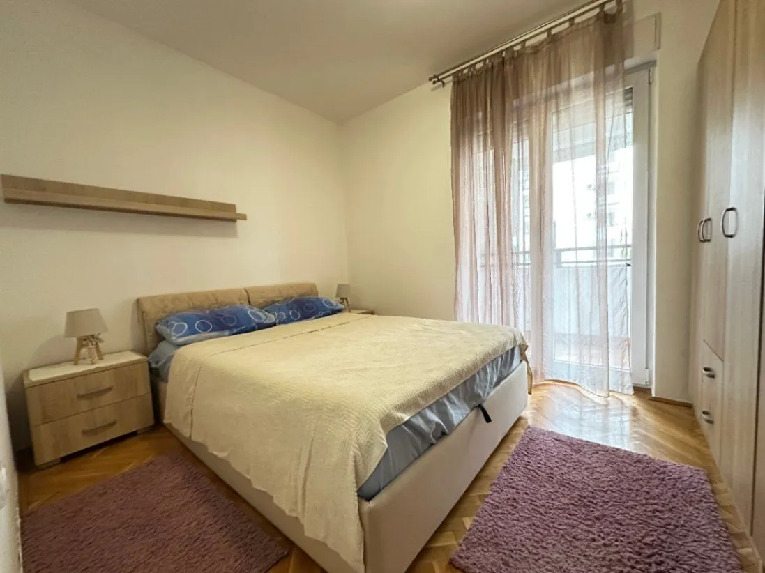 Izdavanje, dvosoban stan, 63m², Blok 9, Podgorica
