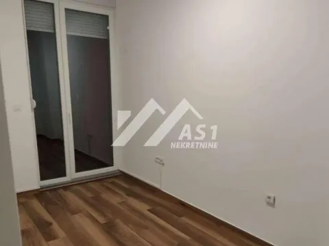 Izdavanje, četvorosoban stan, 100m², Stari grad, Novi Sad - image 4