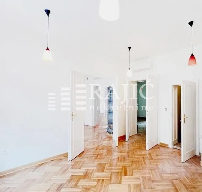 Rent, apartment, 110m², Stari Grad, Beograd