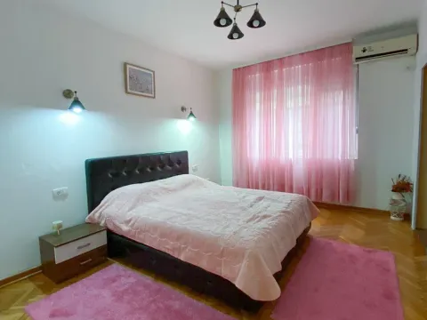 Izdavanje, jednosoban stan, 50m², Centar, Podgorica - image 9