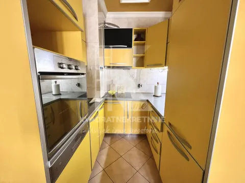 Izdavanje, jednosoban stan, 40m², Stari Aerodrom, Podgorica - image 4