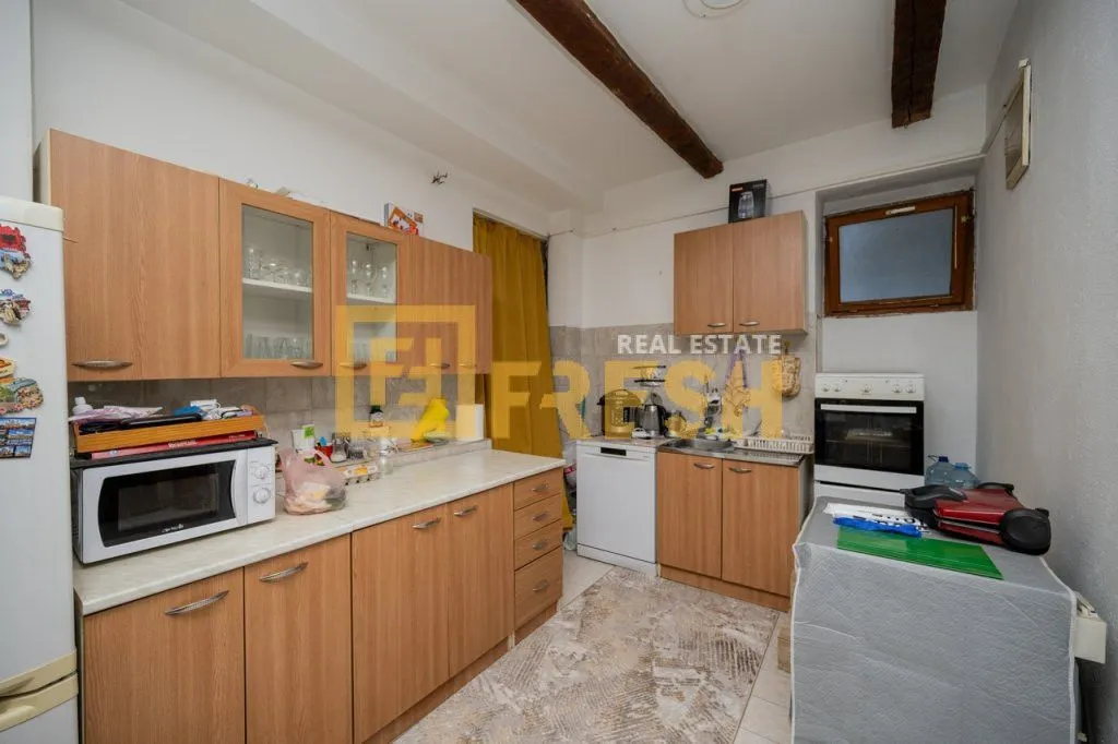 Prodaja, kuća, 348m², Stara Varoš, Podgorica