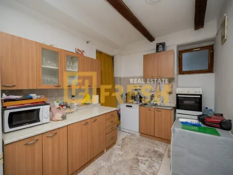 Prodaja, kuća, 348m², Stara Varoš, Podgorica - image 17