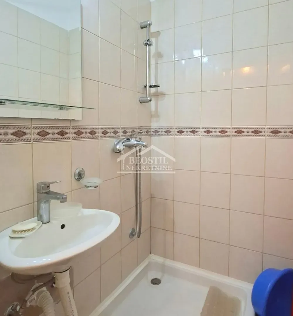 Izdavanje, dvosoban stan, 57m², Đeram Pijaca, Beograd