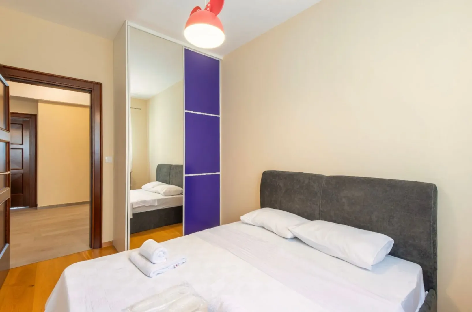 Izdavanje, trosoban stan, 141m², Škaljari, Kotor