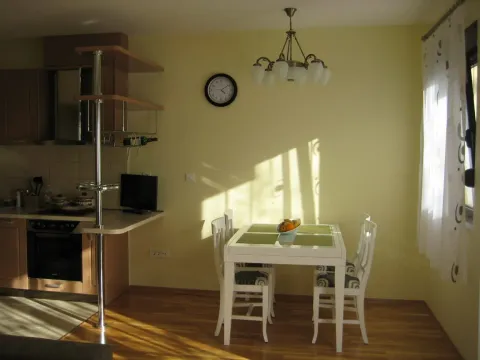 Izdavanje, dvosoban stan, 61m², Budva, Crna Gora - image 12