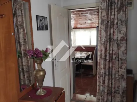 Izdavanje, dvosoban stan, 50m², Centar, Novi Sad