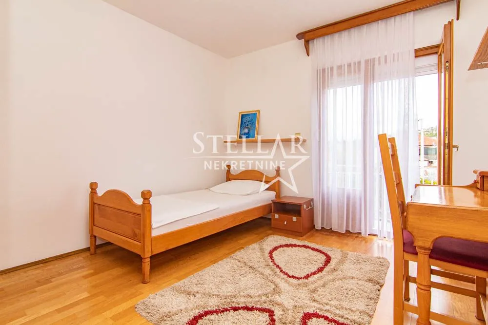 Rent, house, 220m², Tološi, Podgorica