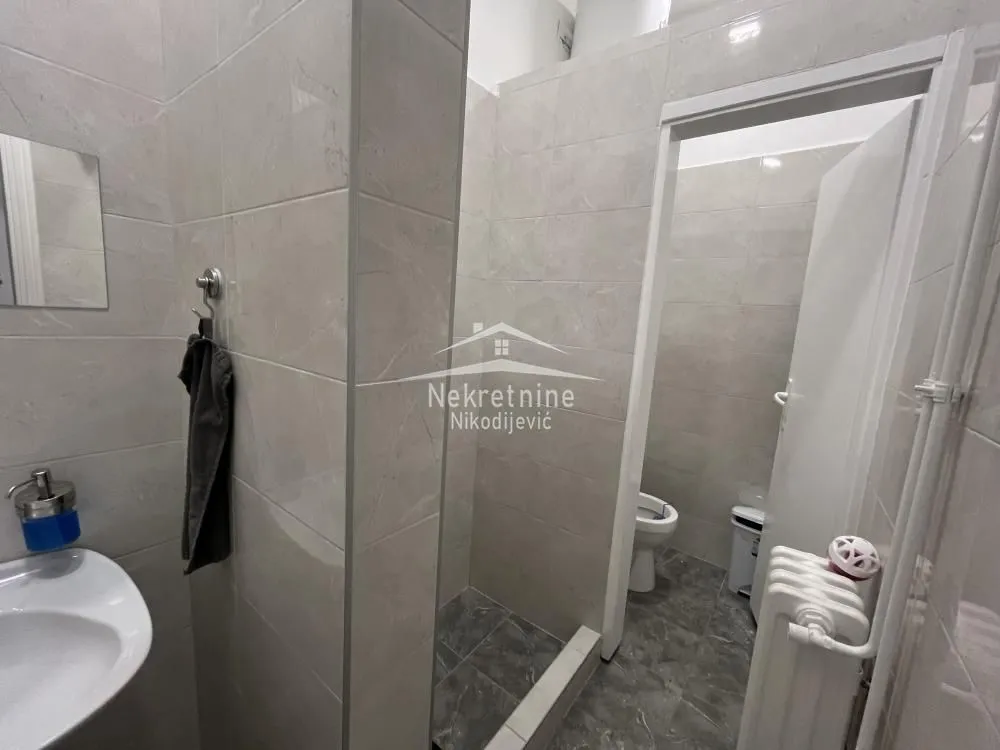 Rent, office space, 136m², Čukarica, Beograd