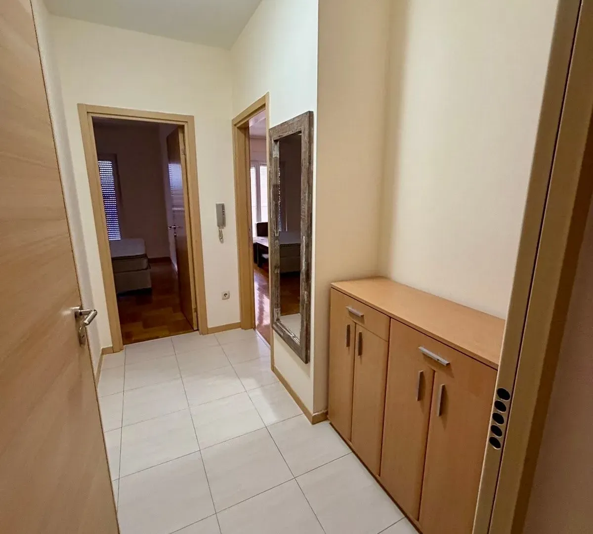 Rent, one bedroom apartment, 47m², Blok 6, Podgorica