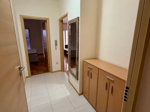 Rent, one bedroom apartment, 47m², Blok 6, Podgorica - image 5