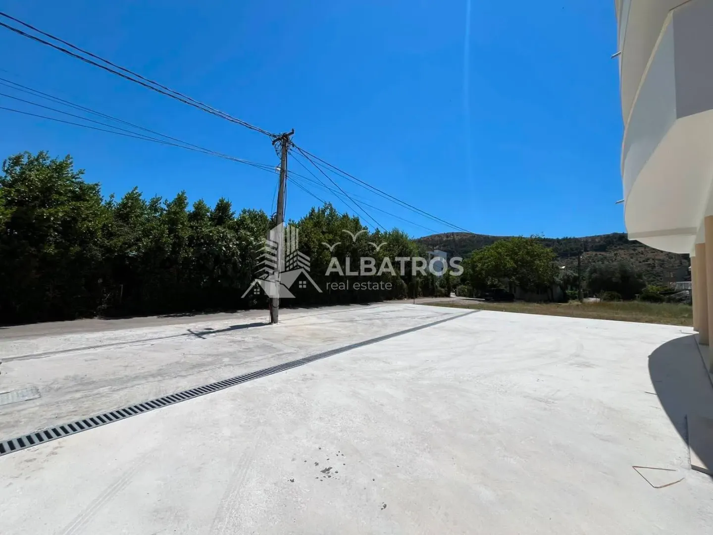 Rent, office space, 104m², Polje, Bar