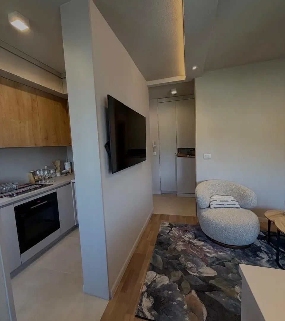 Izdavanje, jednosoban stan, 45m², Centar, Tivat