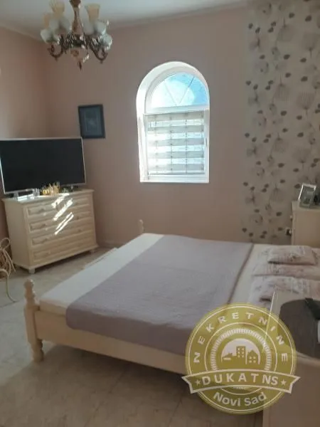Prodaja, kuća, 420m², Kać, Novi Sad Sve Podlokacije