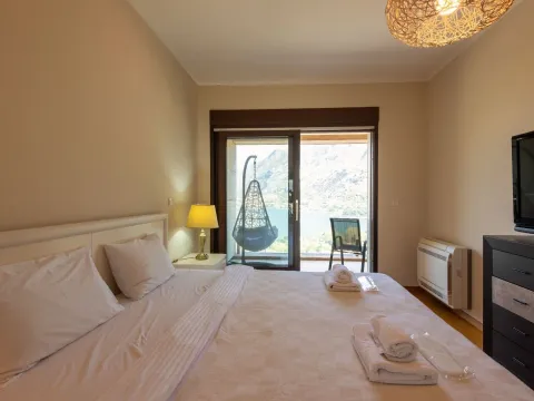 Rent, three bedroom apartment, 140m², Škaljari, Kotor - image 7