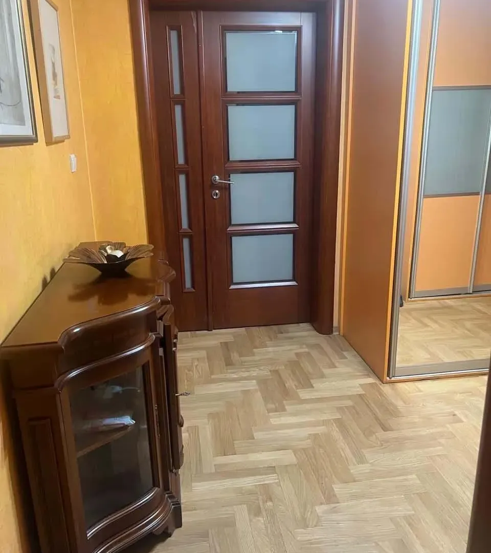 Izdavanje, trosoban stan, 130m², Preko Morače, Podgorica