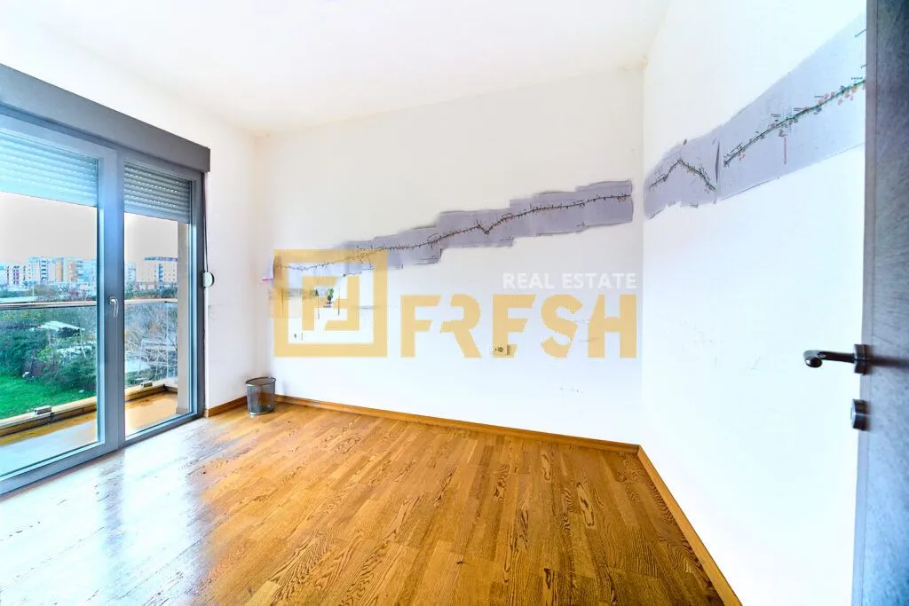 Rent, office space, 85m², Krivi Most, Podgorica