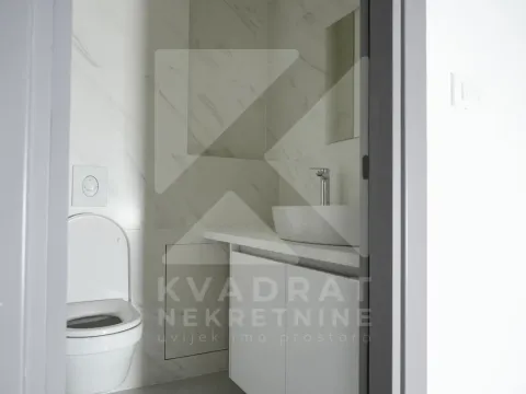 Rent, office space, 200m², New City, Podgorica - image 12
