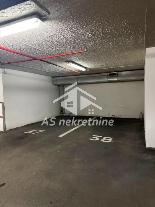 Izdavanje, trosoban stan, 131m², Vukov Spomenik, Zvezdara Sve Podlokacije
