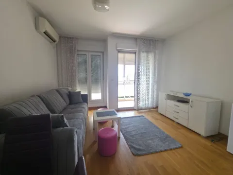 Izdavanje, garsonjera, 27m², City Kvart, Podgorica - image 2