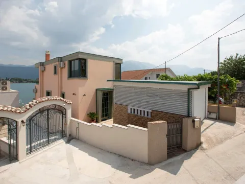 Sale, house, 190m², Kotor, Crna Gora - image 11