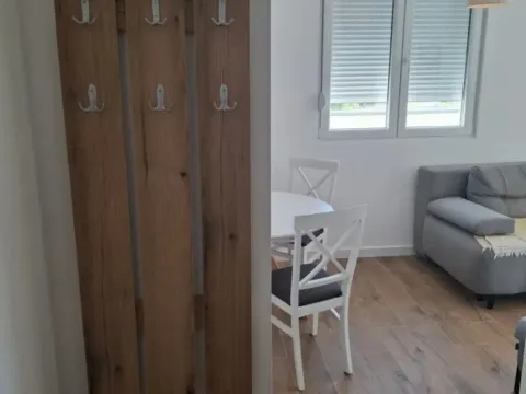 Izdavanje, jednosoban stan, 40m², Radanovići, Kotor - image 7