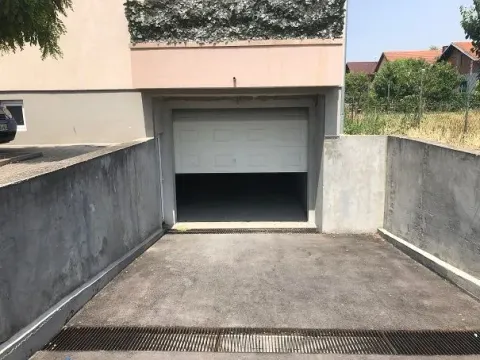 Izdavanje, poslovni prostor, 180m², Prijepolje, Srbija - image 6