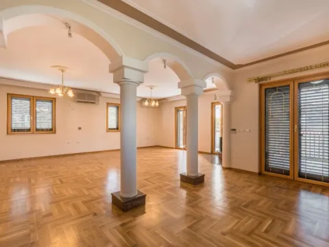 Izdavanje, kuća, 370m², Zabjelo, Podgorica - image 9