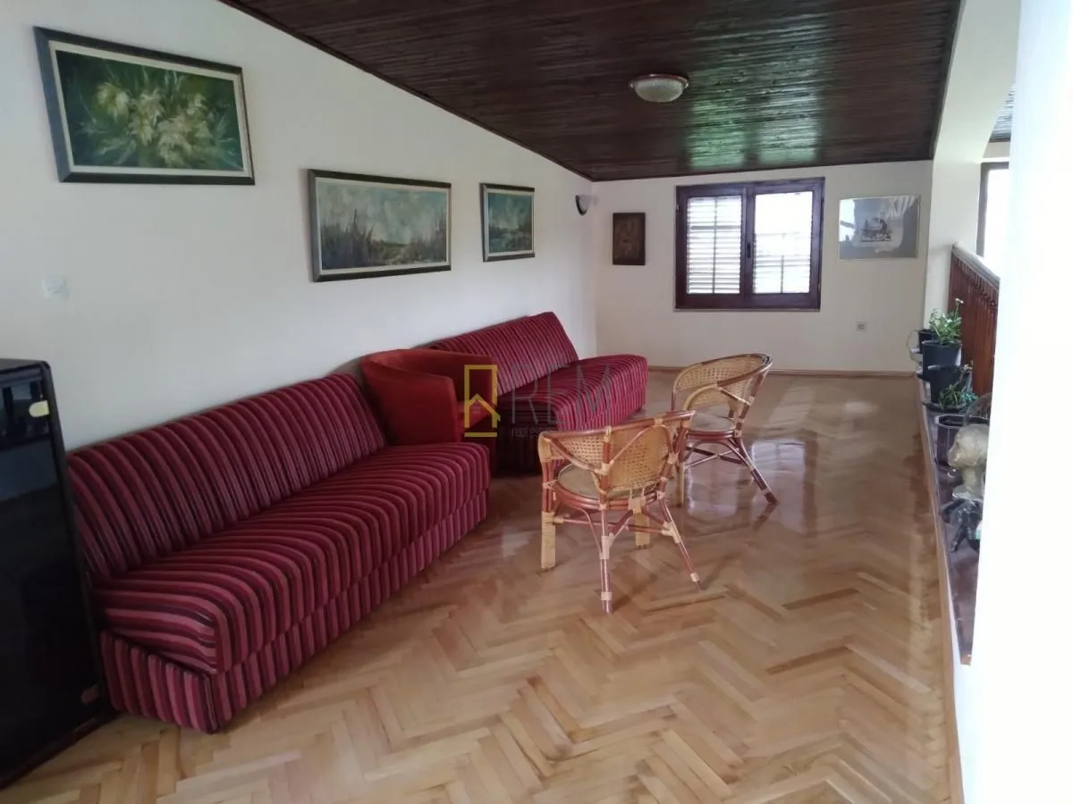 Prodaja, kuća, 348m², Stara Varoš, Podgorica