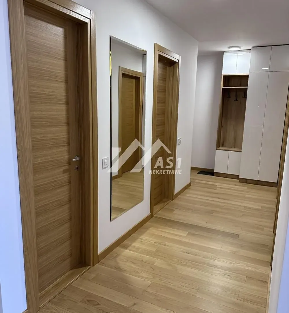 Izdavanje, dvosoban stan, 65m², Centar, Novi Sad
