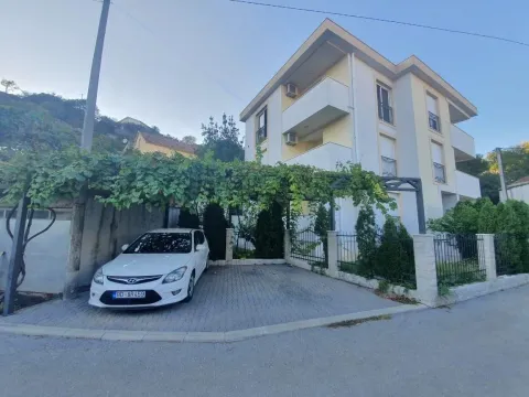 Izdavanje, dvosoban stan, 65m², Momišići, Podgorica - image 9