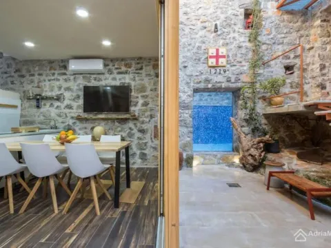 Sale, house, 216m², Đuraševići, Tivat