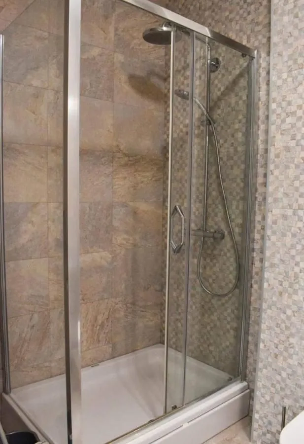 Izdavanje, dvosoban stan, 84m², Kotor, Crna Gora