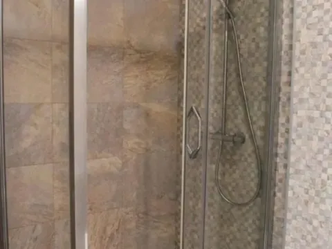 Izdavanje, dvosoban stan, 84m², Kotor, Crna Gora