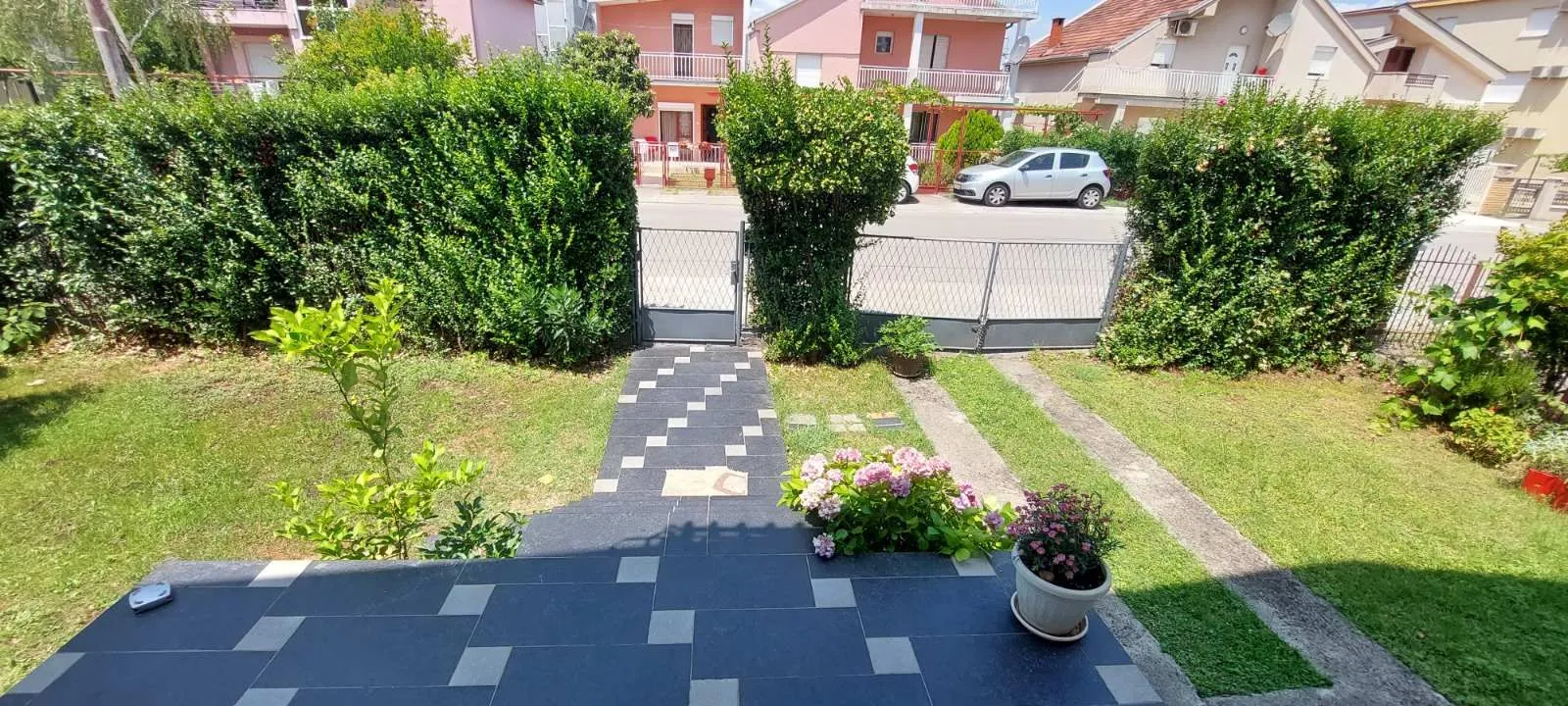 Prodaja, kuća, 300m², Podgorica, Crna Gora