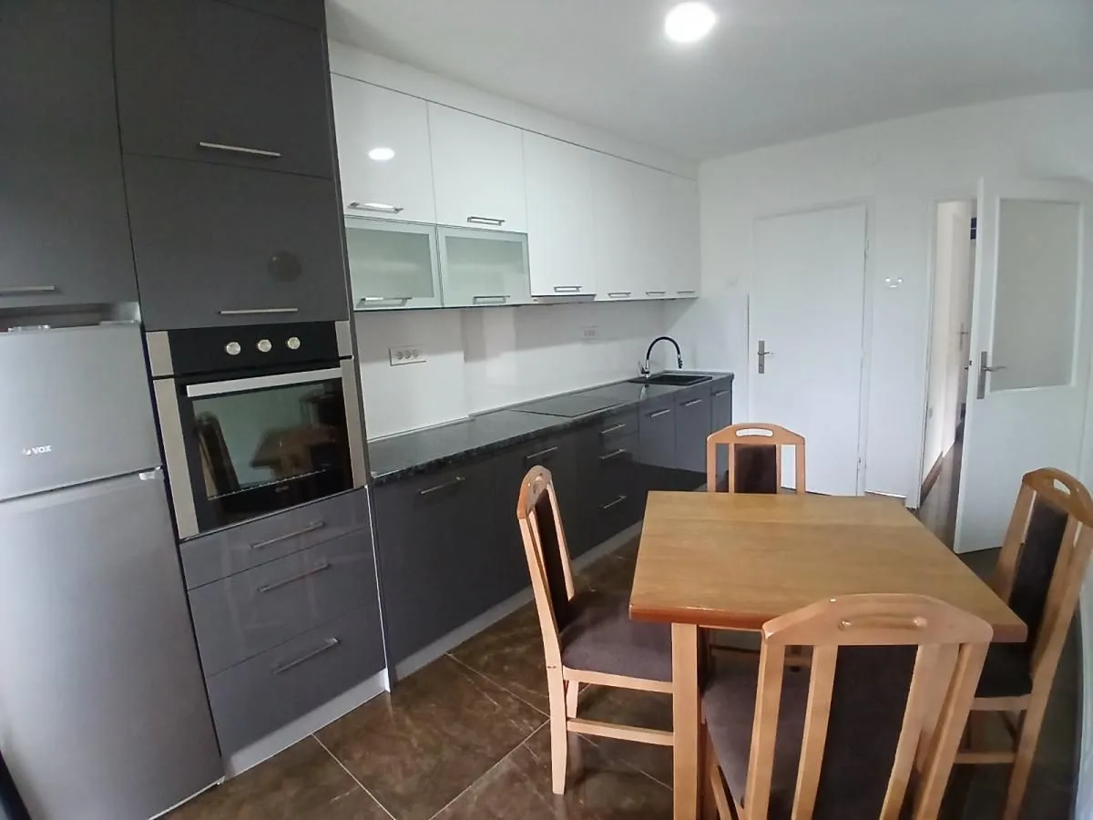 Izdavanje, dvosoban stan, 58m², Vašarište, Jagodina