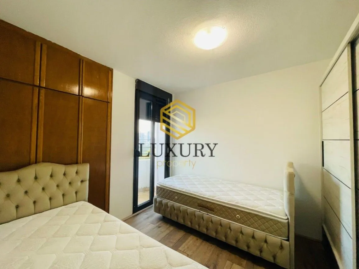 Izdavanje, dvosoban stan, 80m², Blok 6, Podgorica