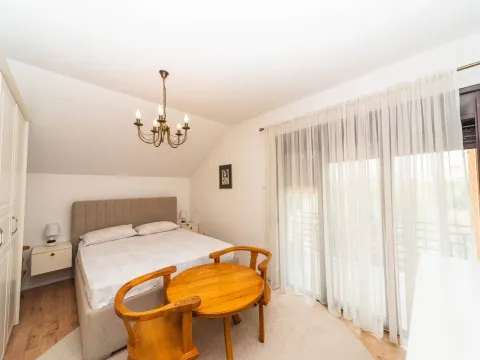 Izdavanje, trosoban stan, 100m², Gornja Gorica, Podgorica - image 13