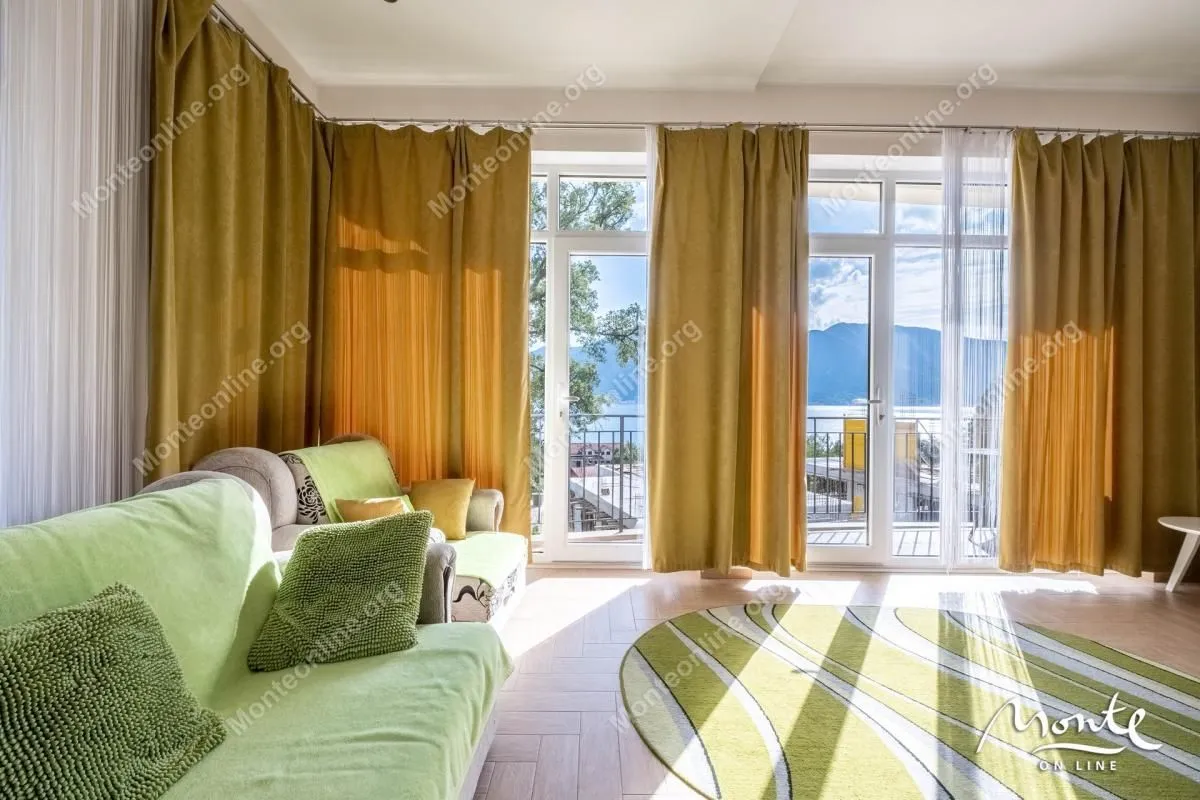 Prodaja, dvosoban stan, 105m², Orahovac, Kotor