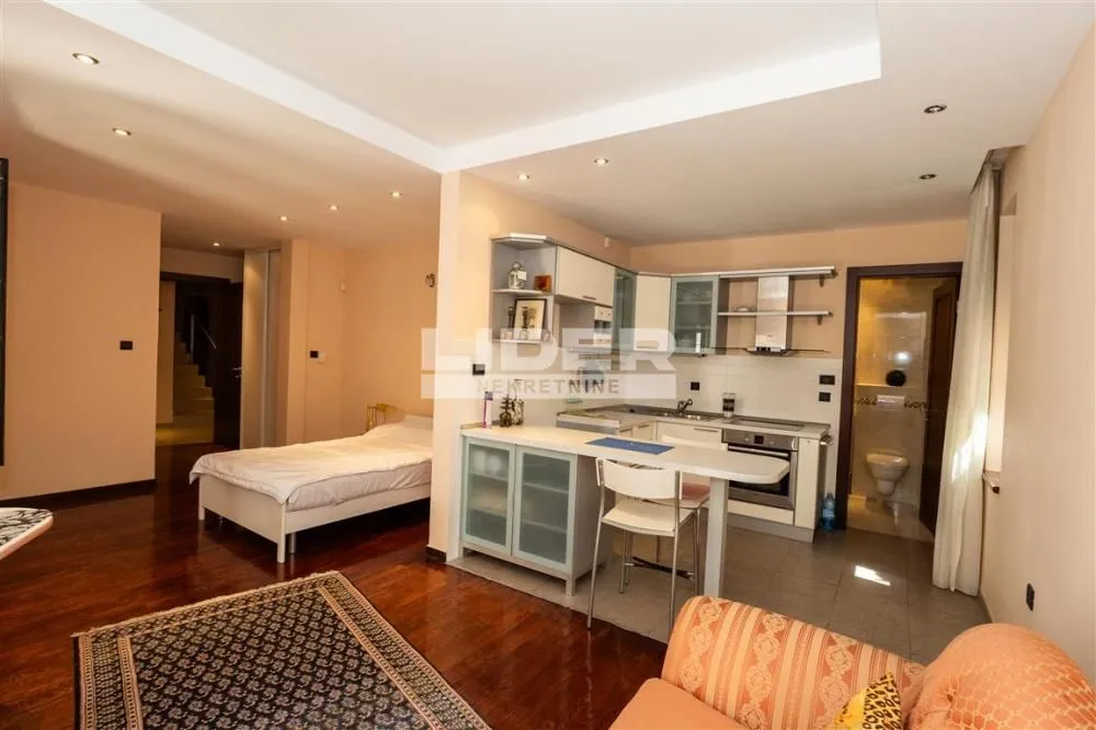 Sale, house, 600m², Savski Venac, Beograd