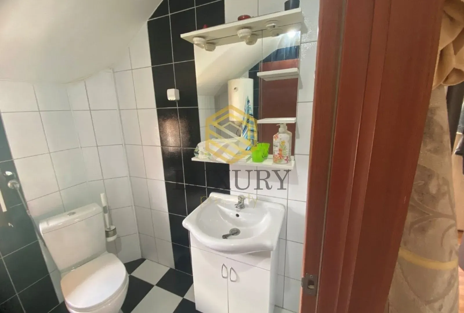 Izdavanje, dvosoban stan, 85m², Zagorič, Podgorica